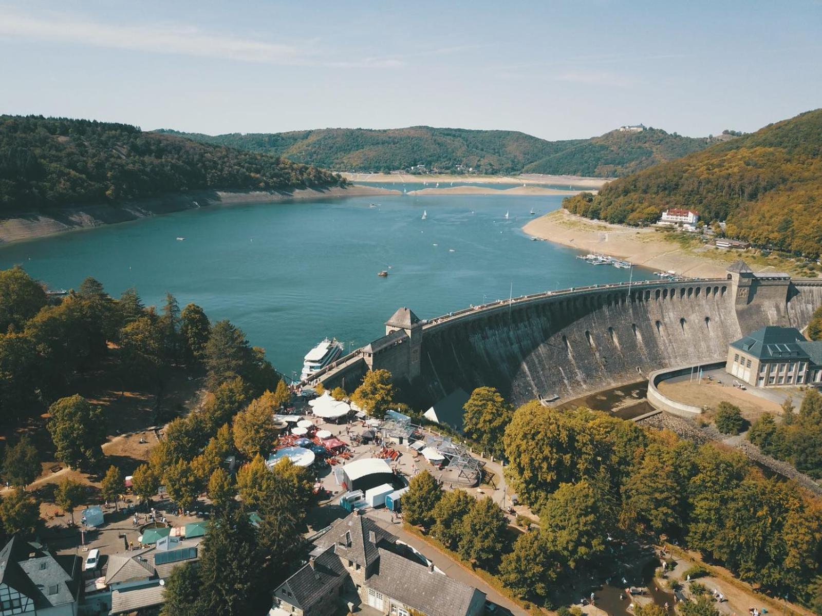Ferienhaus Schoene Aussicht Ferienwohnung Gruen Hemfurth-Edersee Buitenkant foto